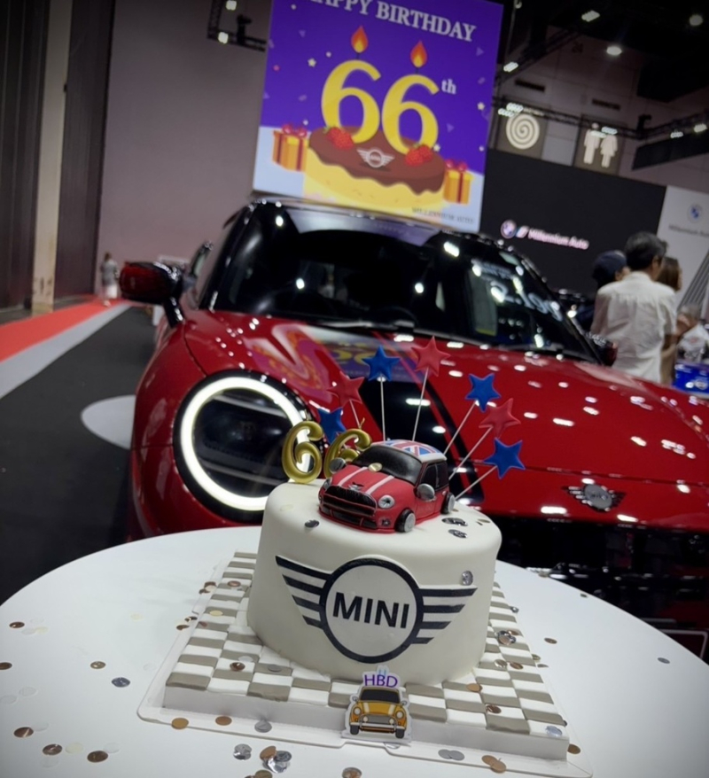 มินิ มิลเลนเนียม ออโต้ ร่วมฉลองครบรอบ 66 ปี รถยนต์ มินิ นำชาว MINISTER เป่าเค้ก ที่งาน BIG MOTOR SALE 2025